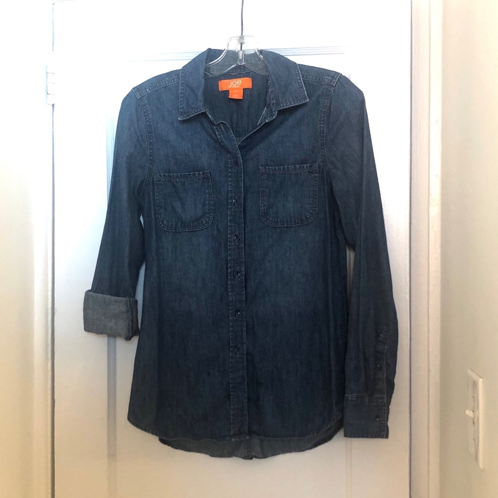 EUC casual denim top.